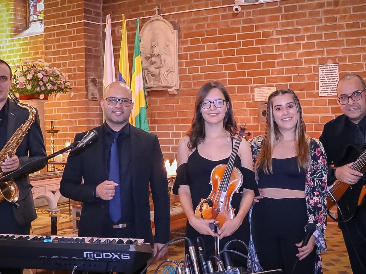 Coro Bodas Medellín - Angélica Valencia, Grupo Musical Misas — foto
