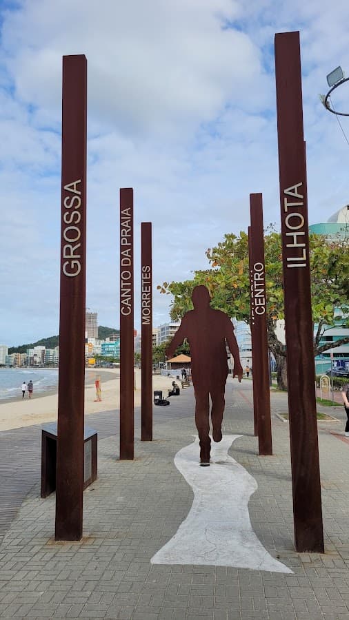 Monumento O Caminhante