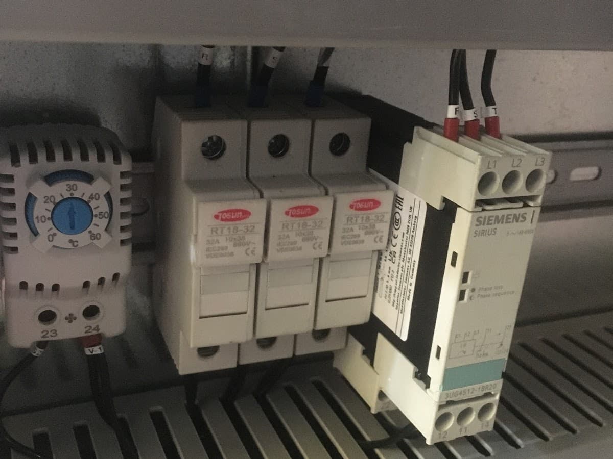 Empresa de servicios eléctricos Apeiron — foto
