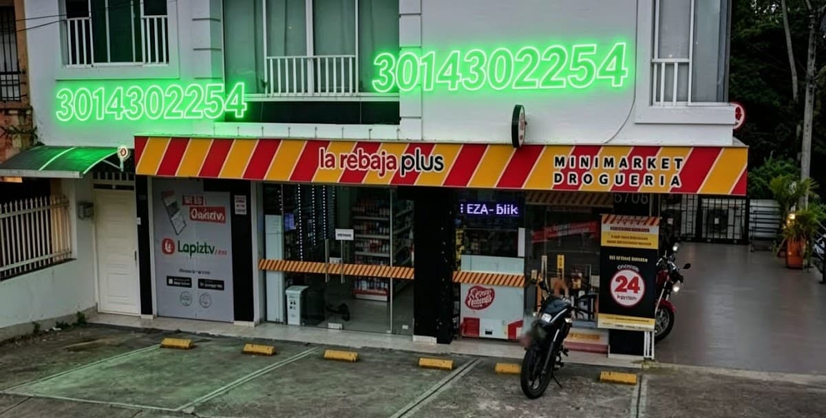 la rebaja Plus No. 16 DROGUERIA Y MINIMARKET Terraza las Flores Bucaramanga — foto