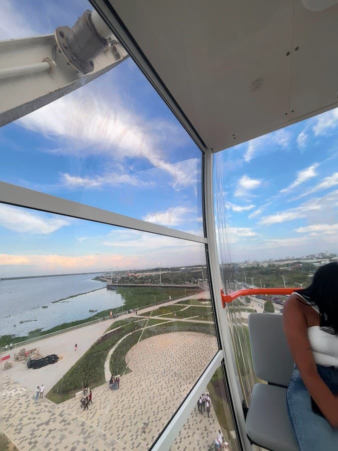 Luna del Rio Barranquilla/ Barranquilla Ferris Wheel — foto