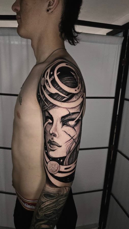 Ouija Tattoo Studio — foto