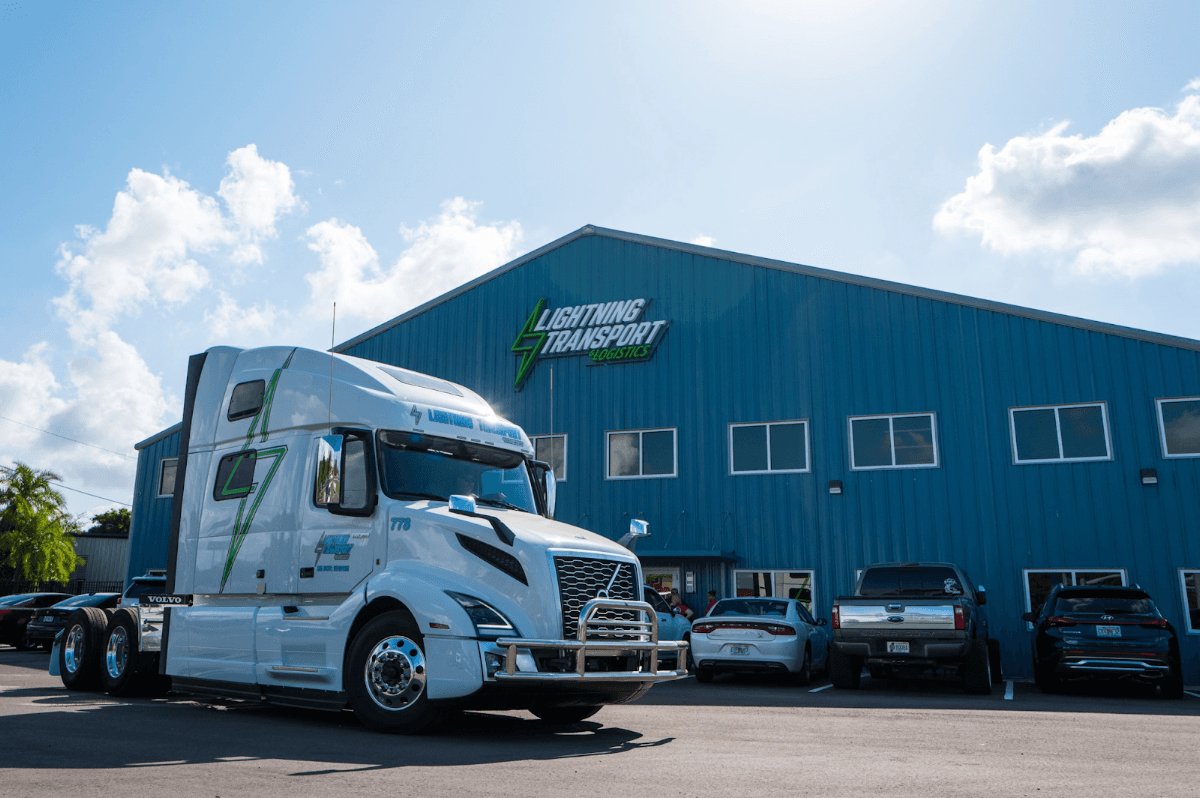 Lightning Transport and Logistics — foto