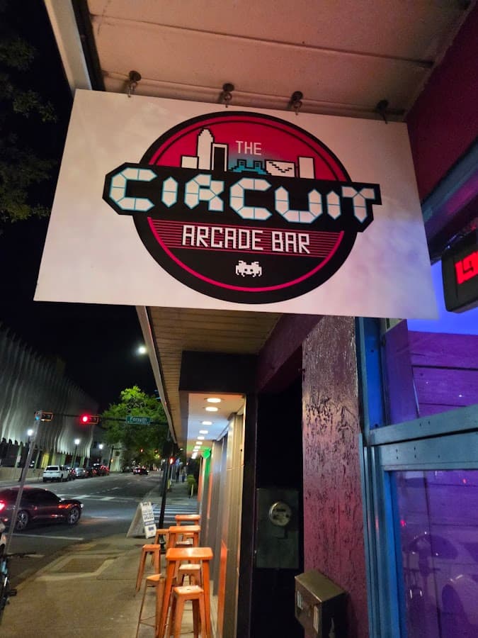 The Circuit Arcade Bar — foto