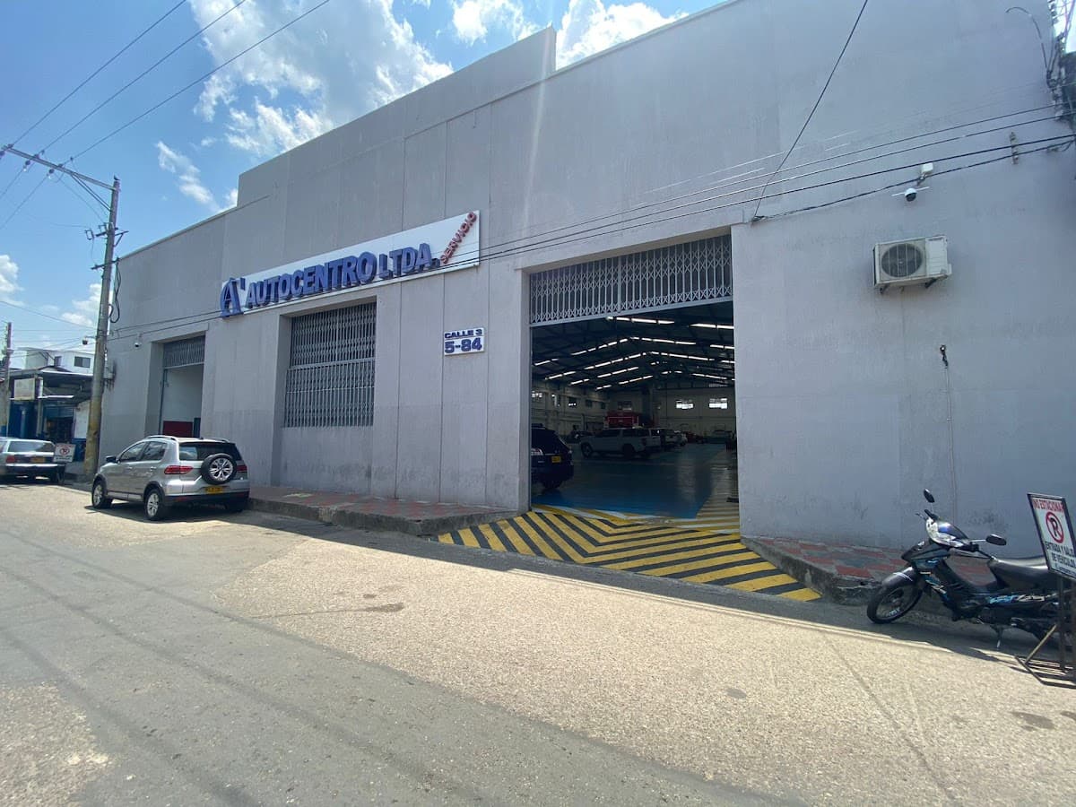Autocentro LTDA mecánica automotriz Neiva, latonería y pintura — foto
