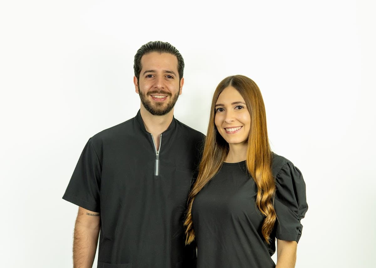 ODONTOLOGIA LASER, DOCTORES ARISTIZABAL, DISEÑO DE SONRISA - IMPLANTES DENTALES - PERIODONCIA
