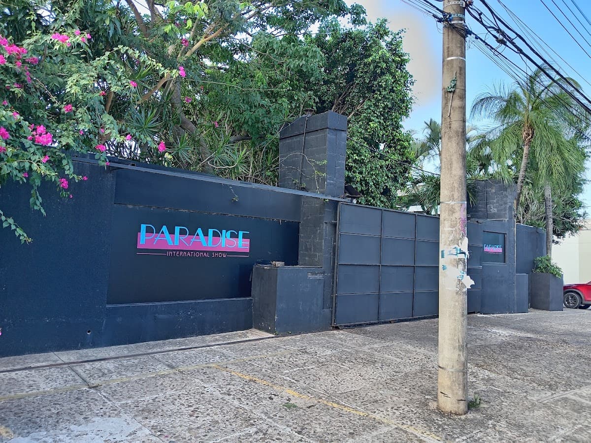 Club Paradise