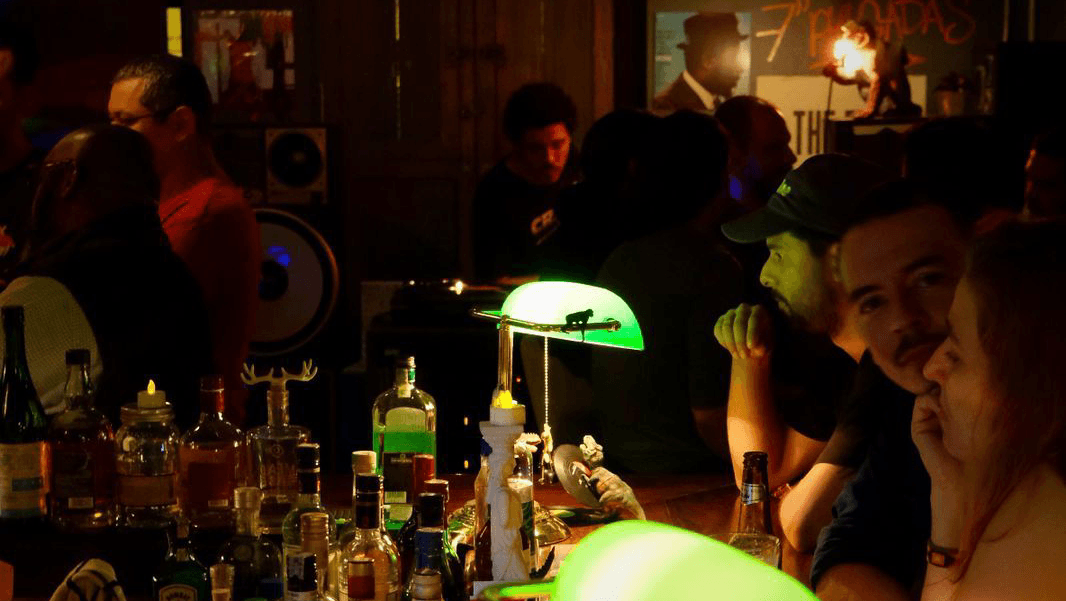 Siete Pulgadas Listening Bar