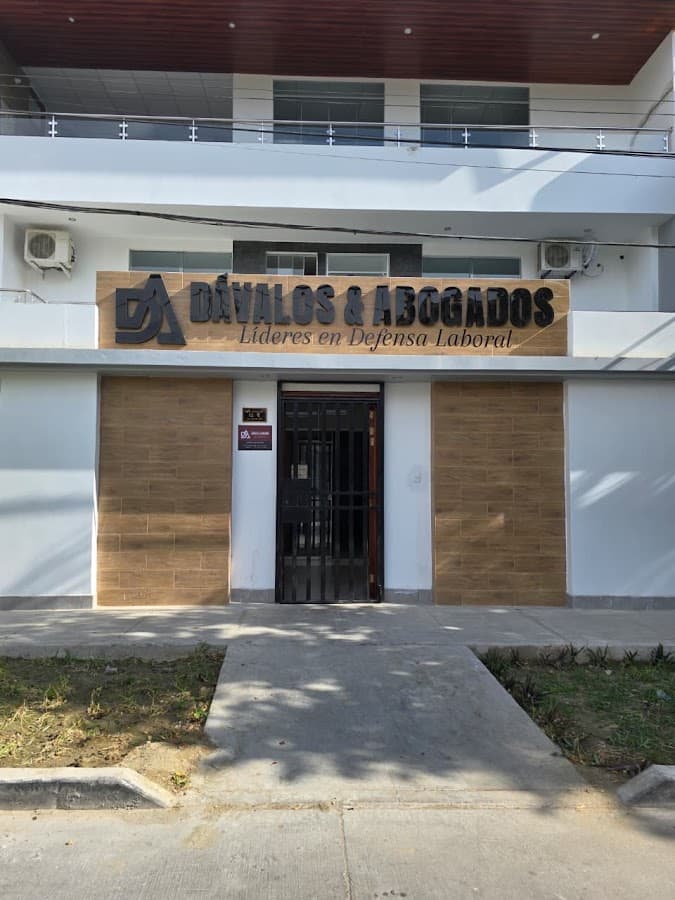 DAVALOS Y ABOGADOS — foto