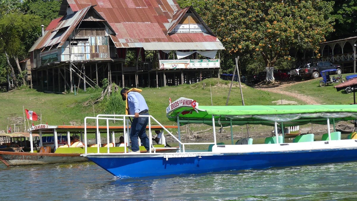 Embarcadero Tours en el Lago Yarinacocha | Turismo Dios es Amor | — foto