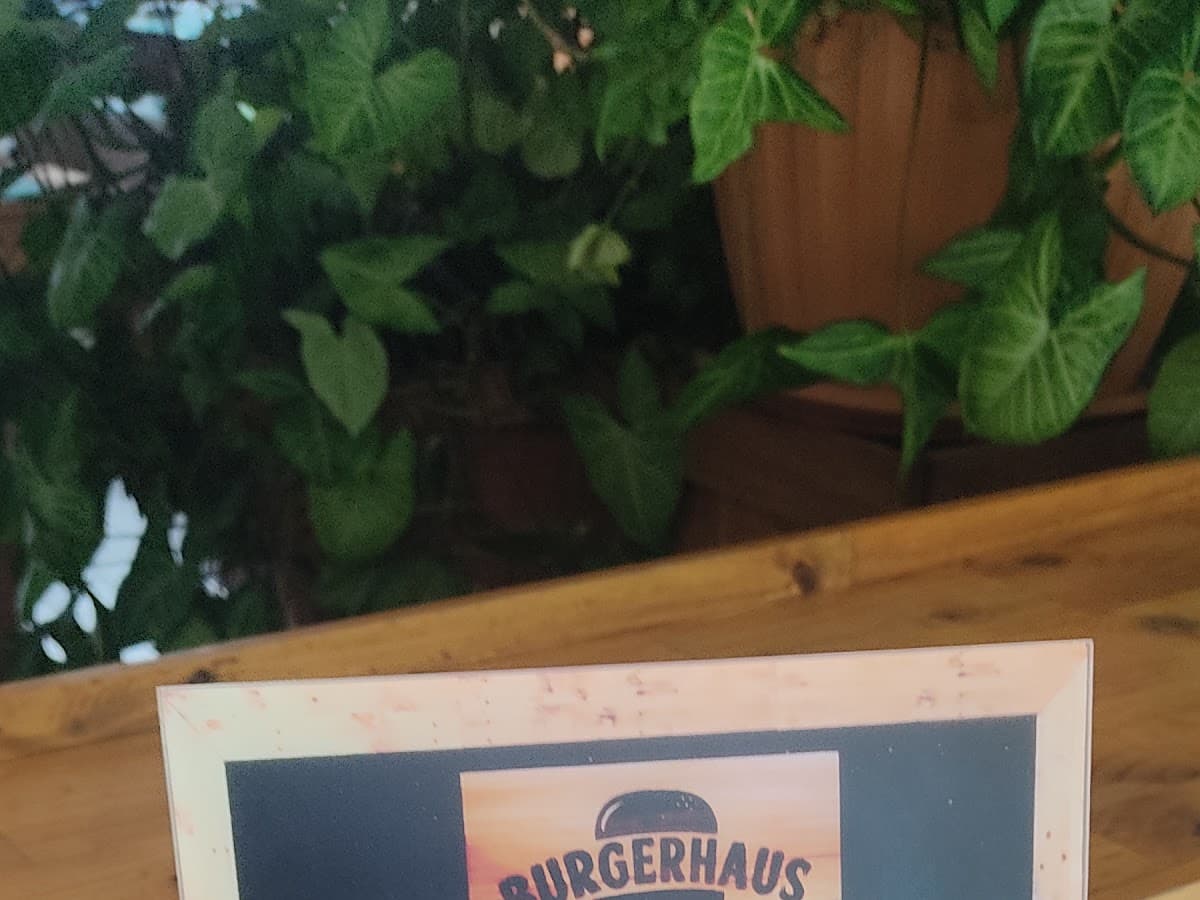 BURGERHAUS & CAFÉ — foto
