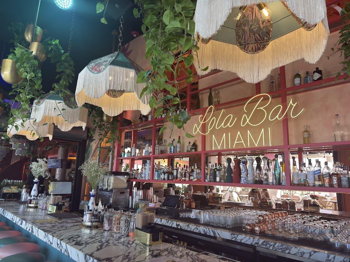 Lola bar