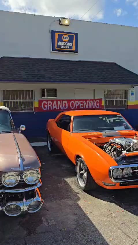 Layton's Garage — foto