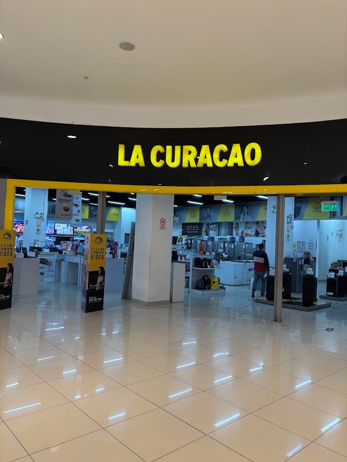 La Curacao - Open Plaza Huancayo