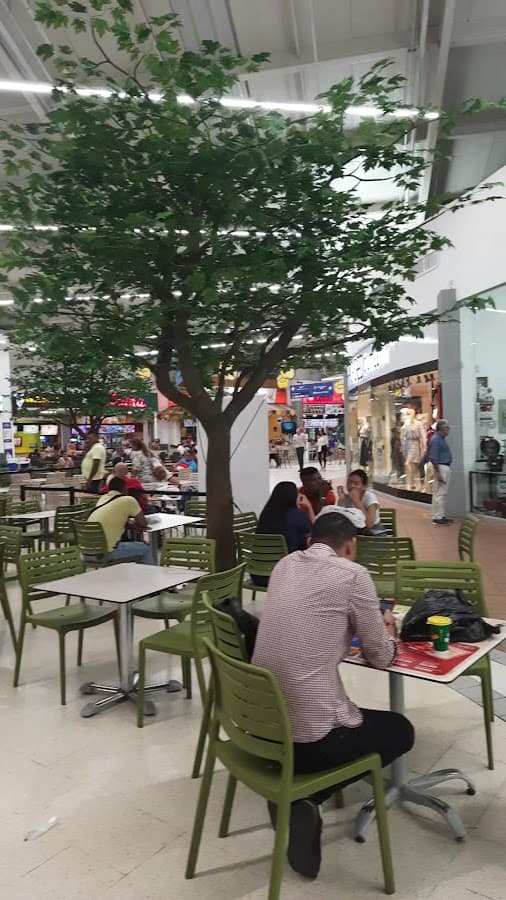 Centro Comercial UNICO Outlet — foto