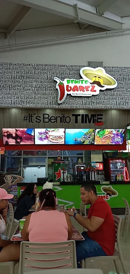 Centro Comercial UNICO Outlet — foto