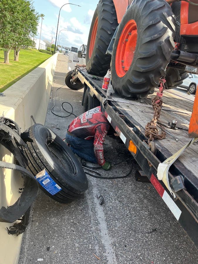 CES Mobile Truck & Trailer Repair - 24h Road Service — foto