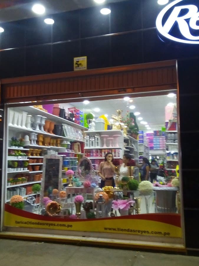 Tiendas Reyes — foto