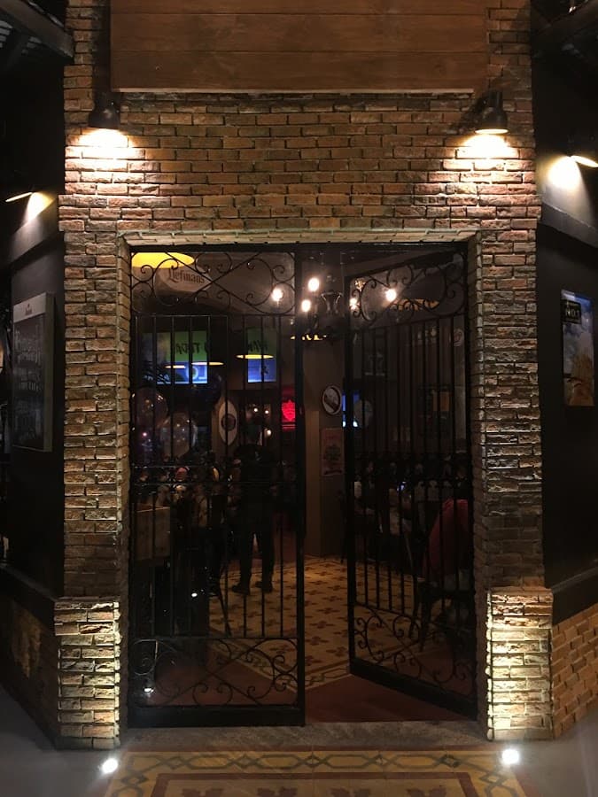 Public House Neiva