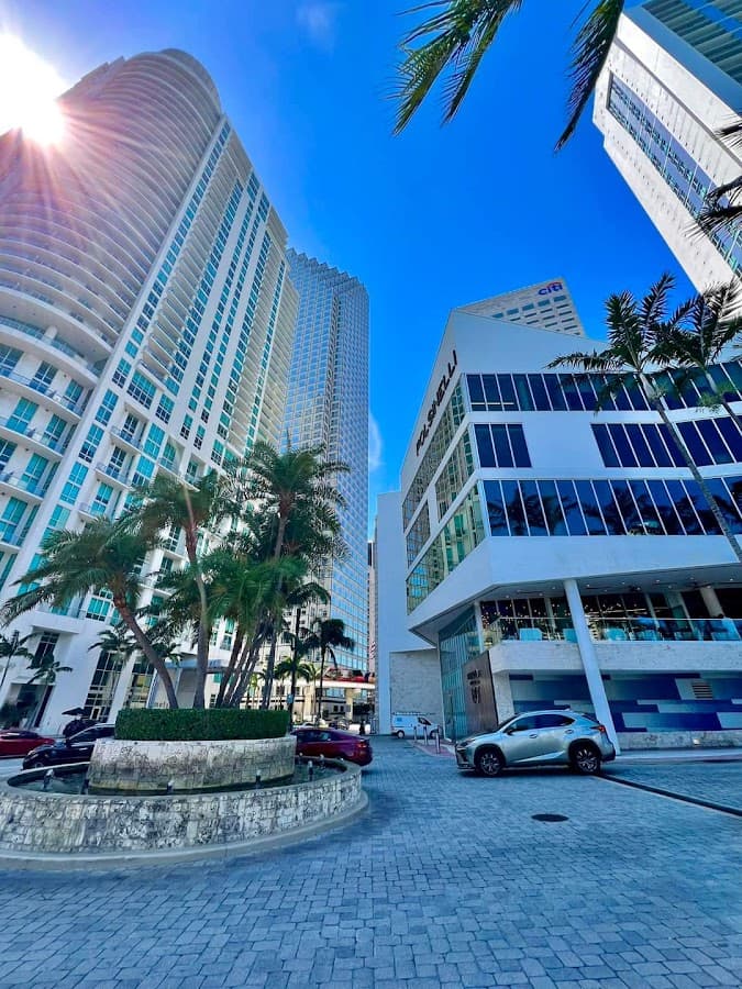 Pilar Saravia, Best Miami Realtor — foto