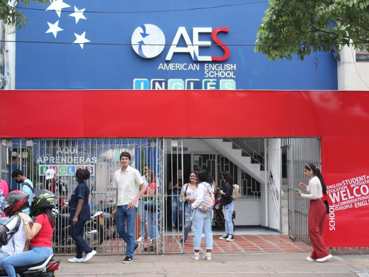American English School Aes
