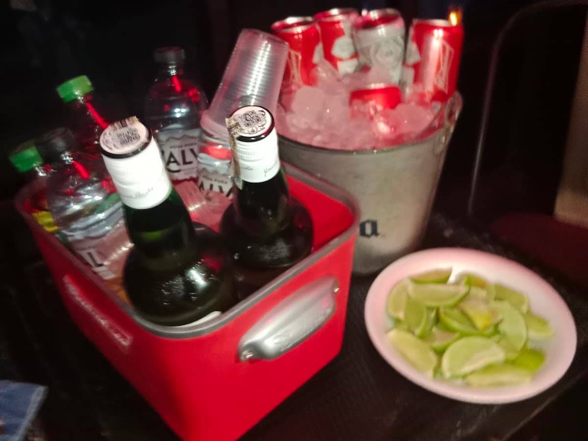 IROKA BUD BAR CABECERA — foto