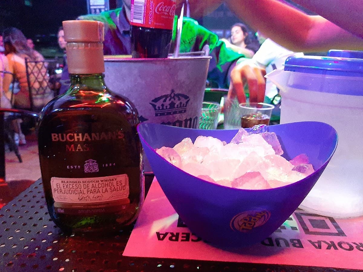 IROKA BUD BAR CABECERA — foto
