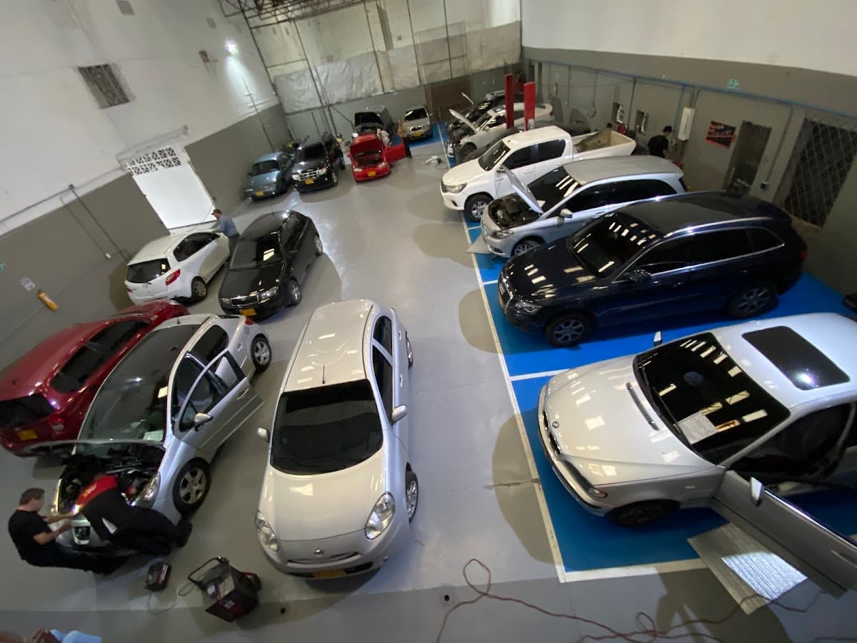 Linautos- mecánico en Ibagué- Servicio Automotriz — foto