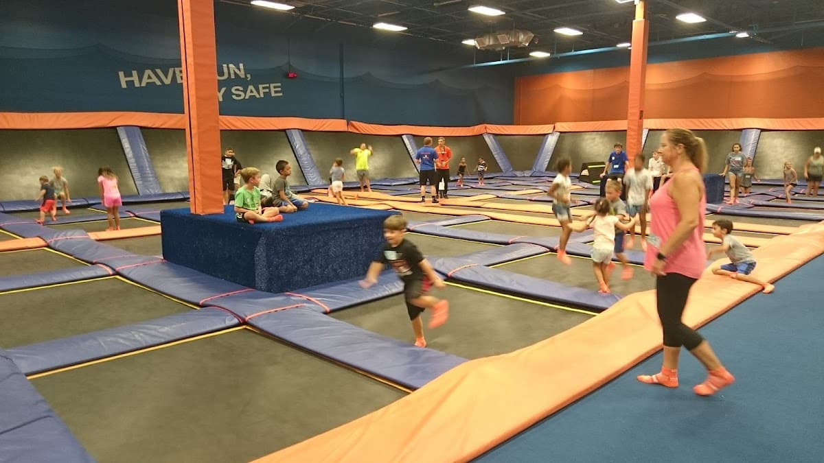 Sky Zone Trampoline Park — foto