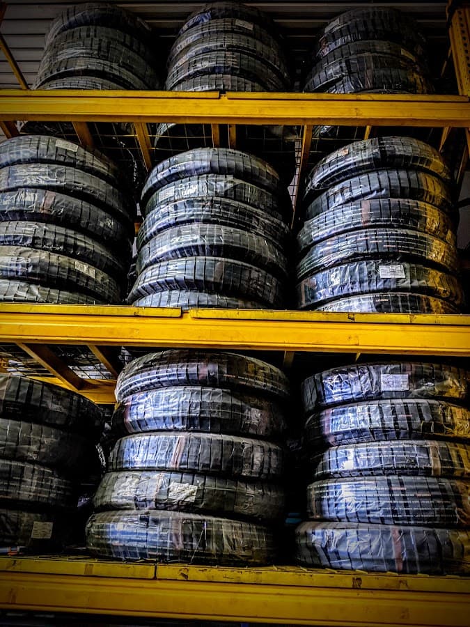 Mangueras hidráulicas e industriales. Fabricación y reparación de cilindros, servicio de torno, roscadora y soldadura. — foto