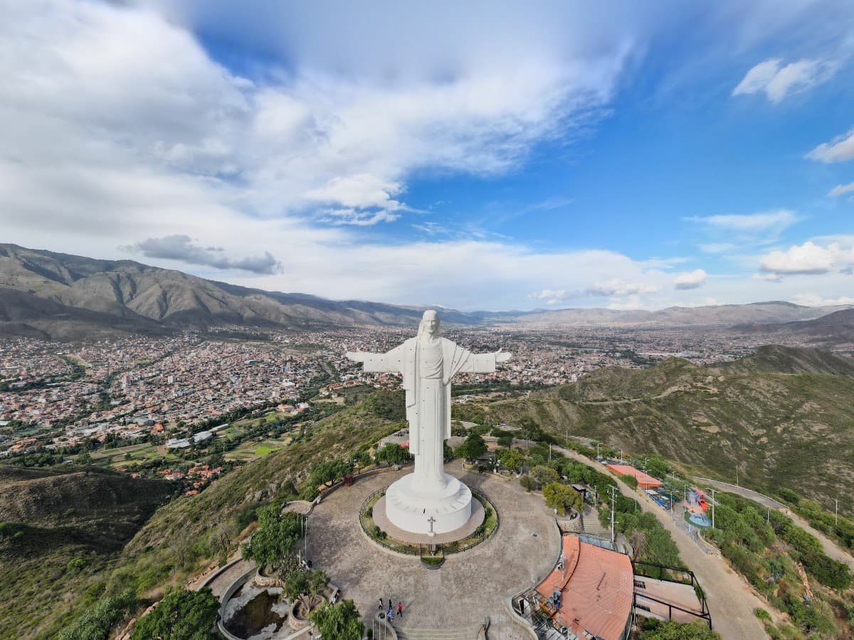 Mirador del Cristo a la ciudad de Cochabamba — foto