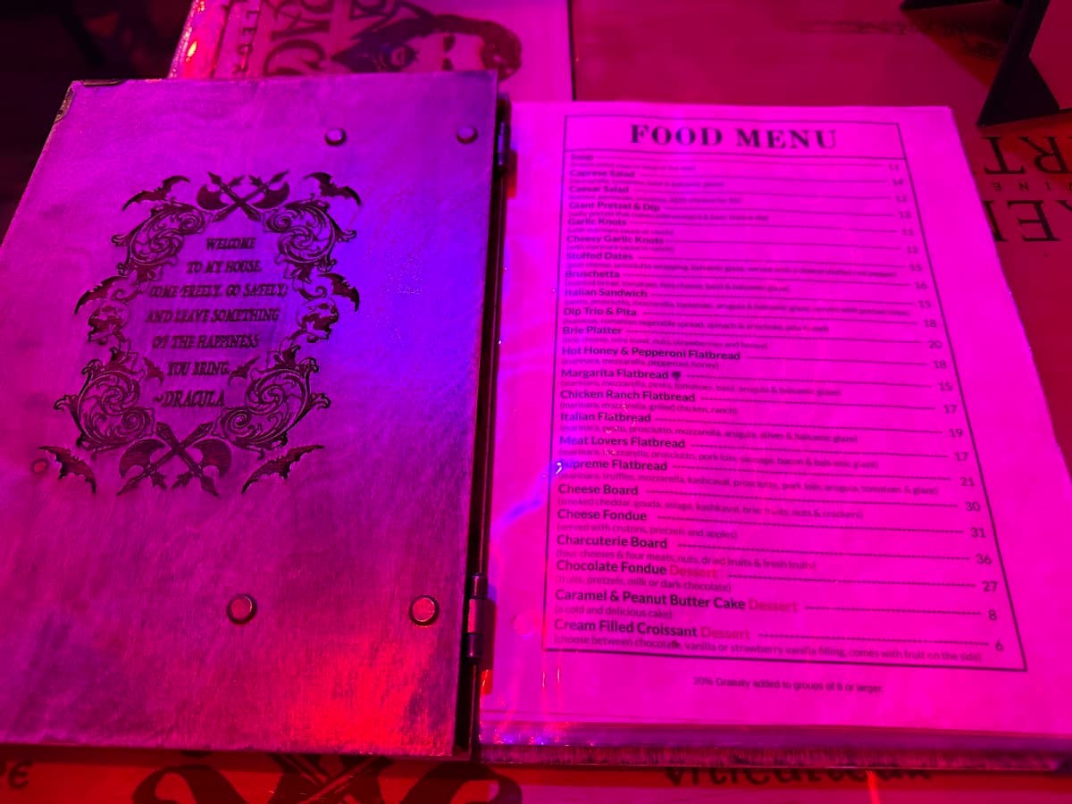 Dracula's Legacy Wine Bar & Bistro Tampa — foto