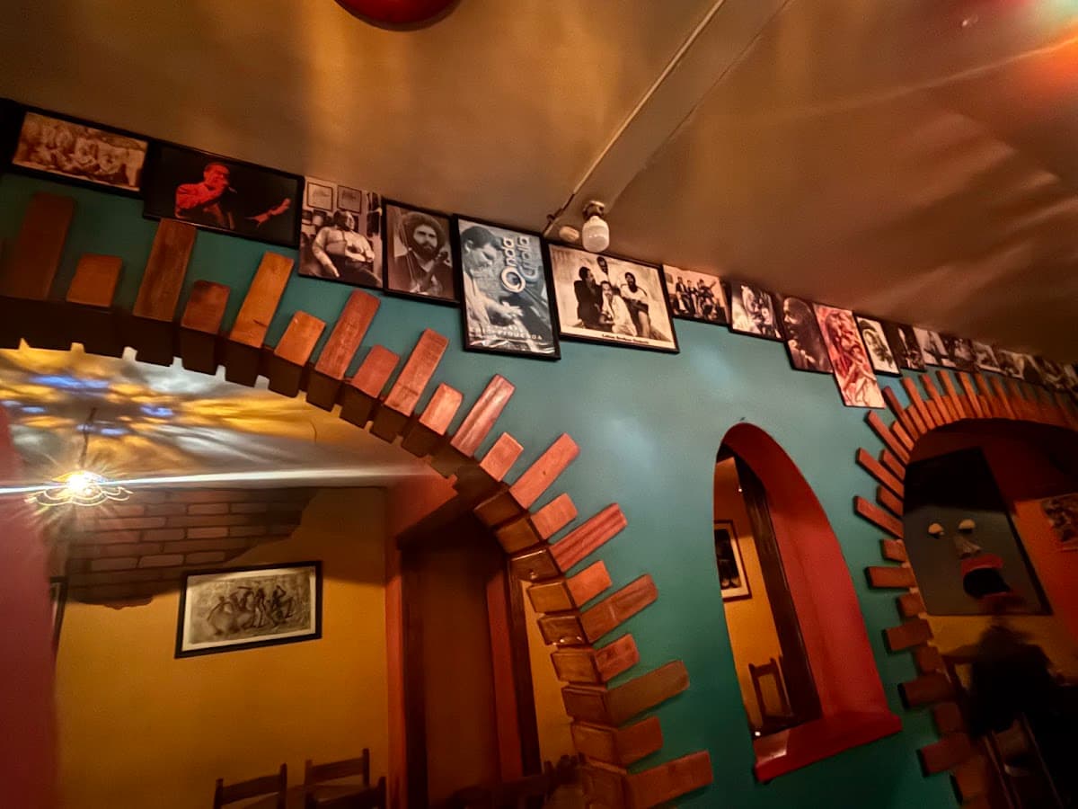 La Iguana Afro Video Bar