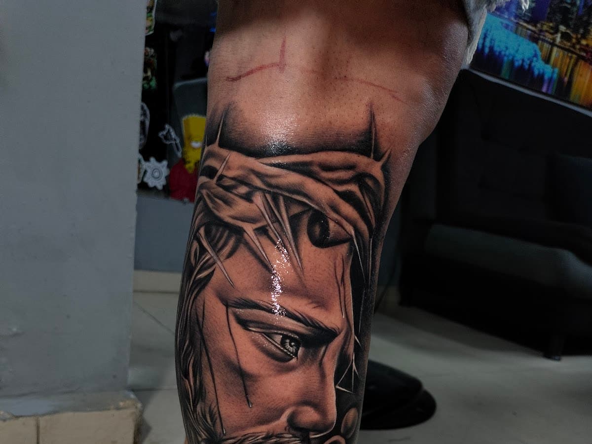 One Love Tattoo — foto