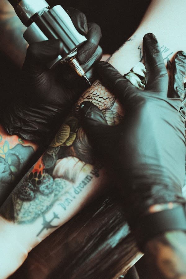 Gold Hand Tattoo estudio — foto