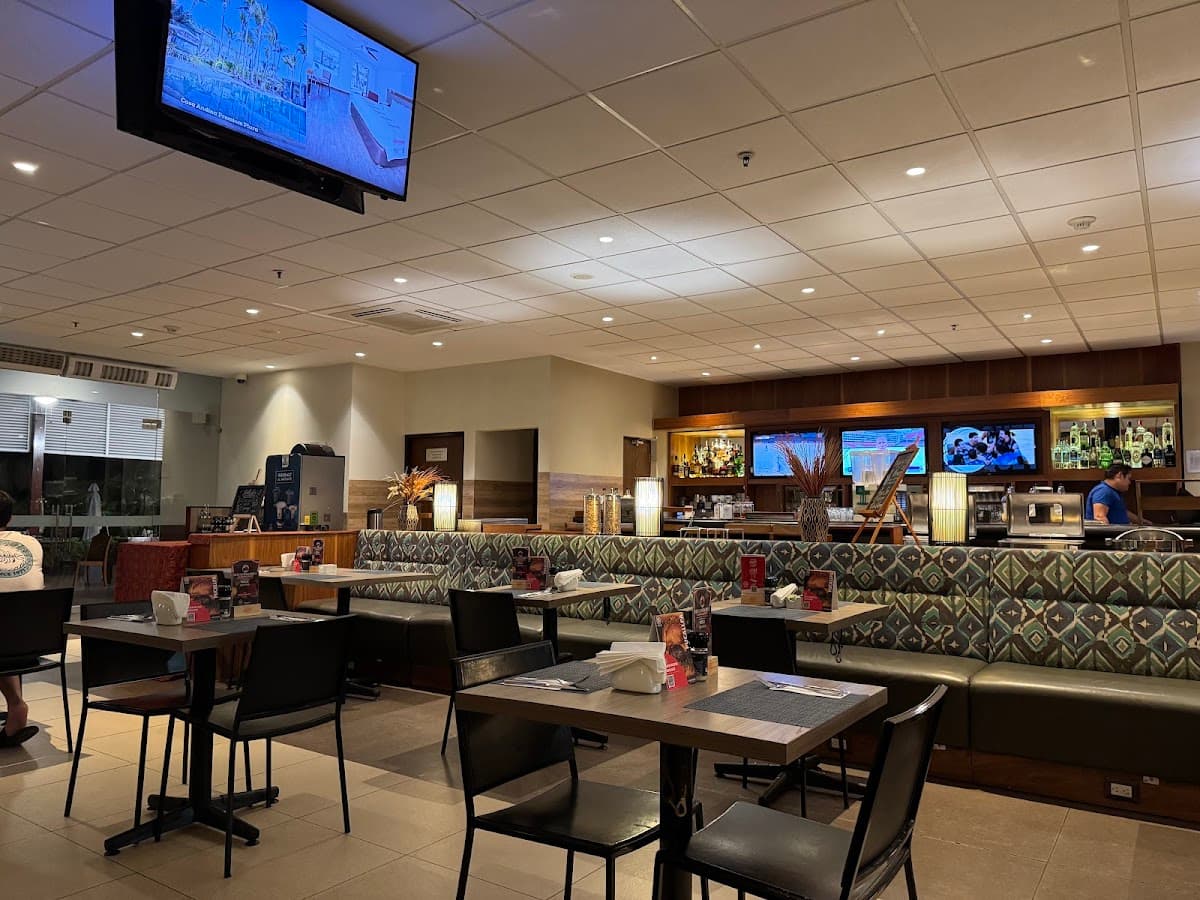 Plaza Bar & Grill