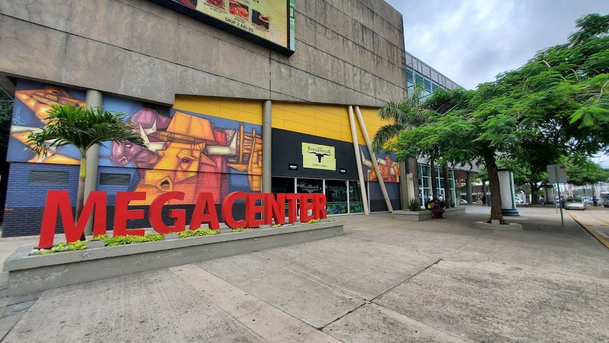Megacenter Santa Cruz