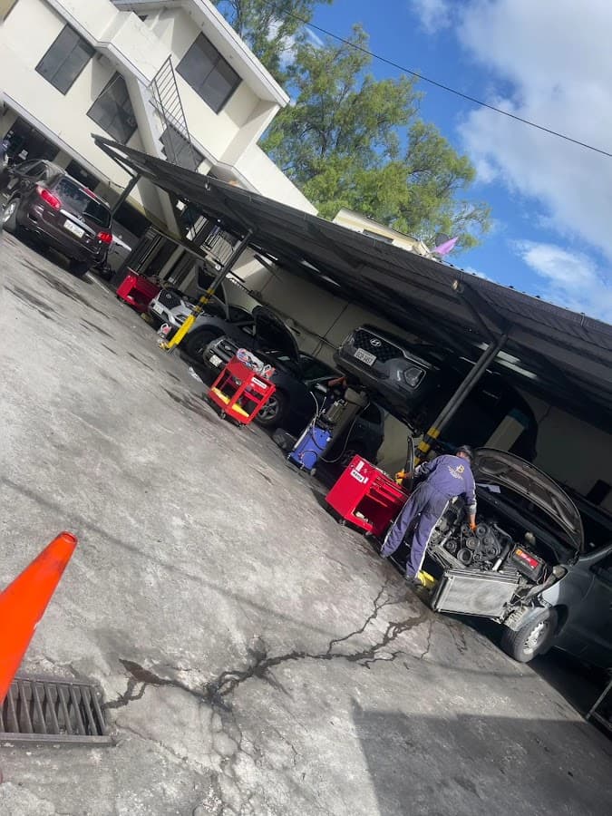 Taller automotriz Ballesteros y Pazmiño - Especialista Hyundai Sur de Quito — foto