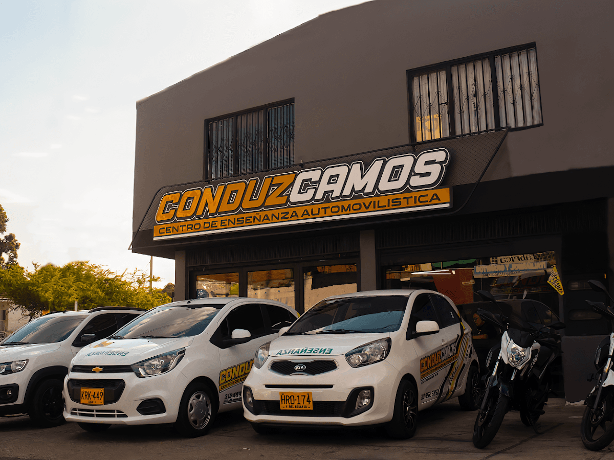ACADEMIA DE CONDUCCION OVALLOS C&D — foto