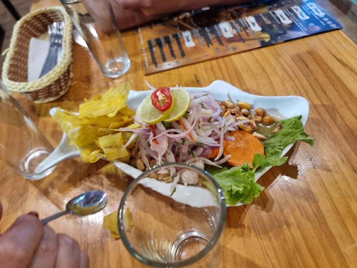 Tiqti Restobar — foto