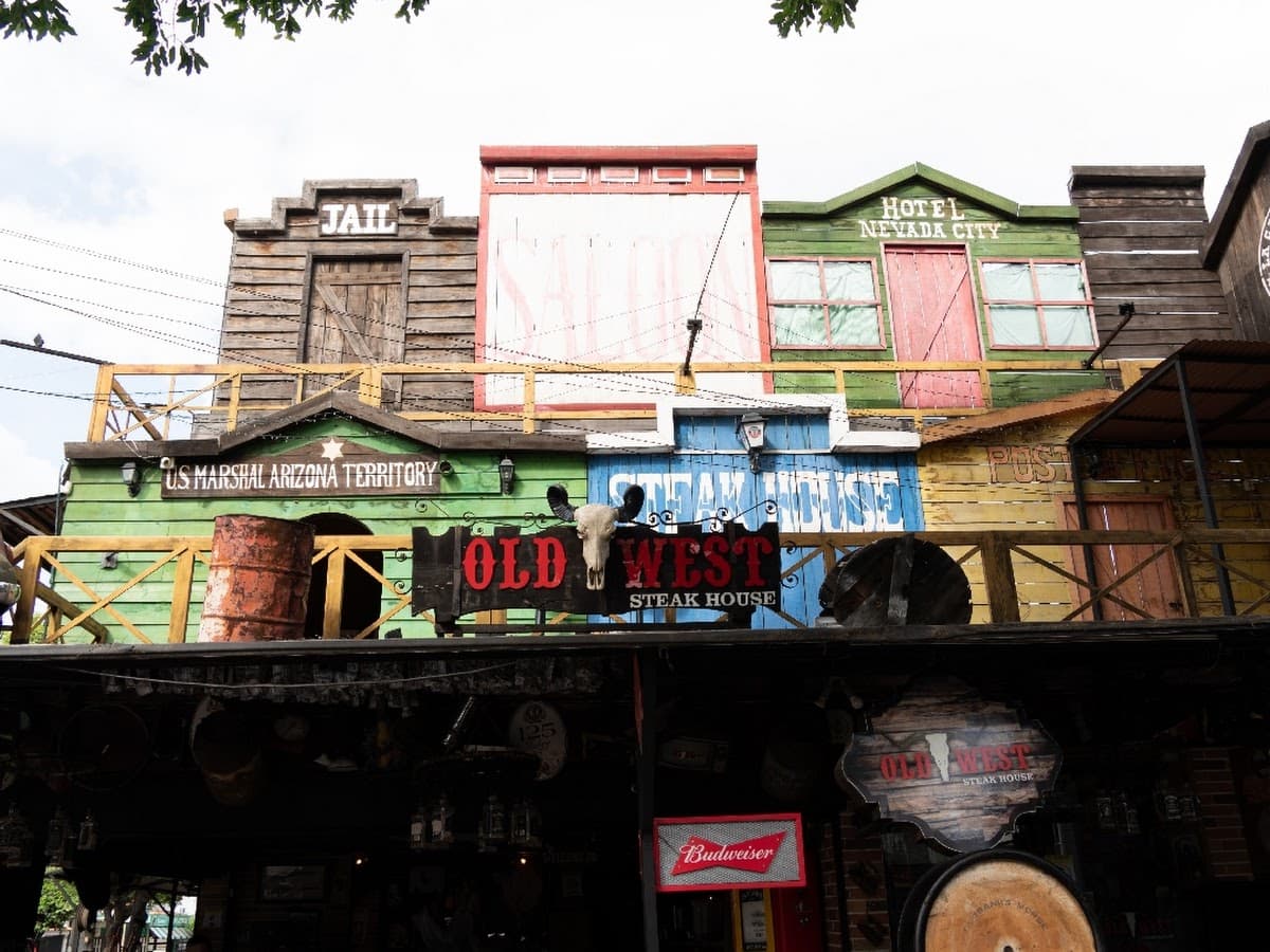 Old West Steak House (Caobos)