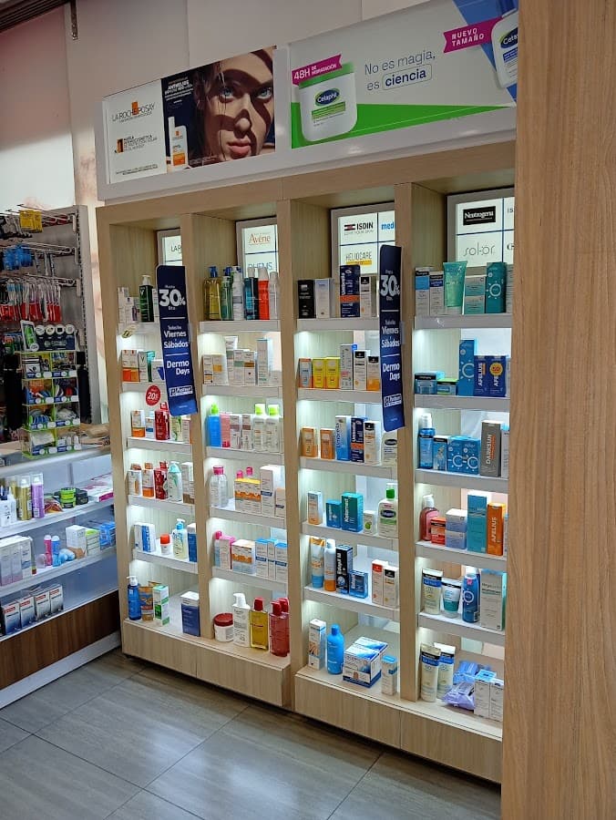 Pasteur Farmacia Piazza Bella - Medellín — foto