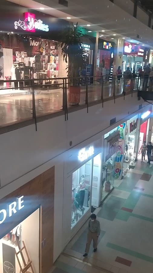 Centro Comercial Ventura Plaza — foto
