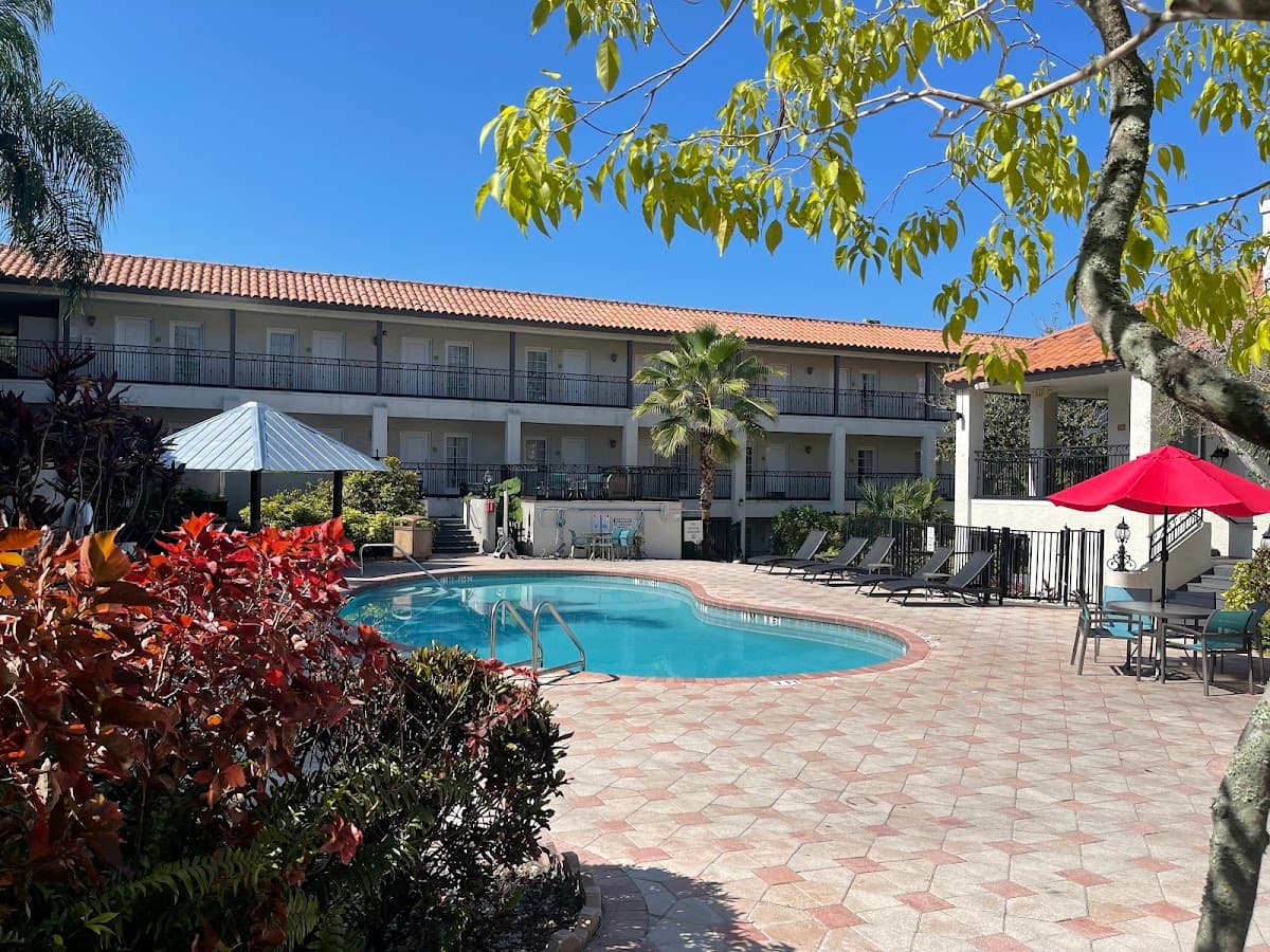 Red Roof PLUS+ & Suites Tampa