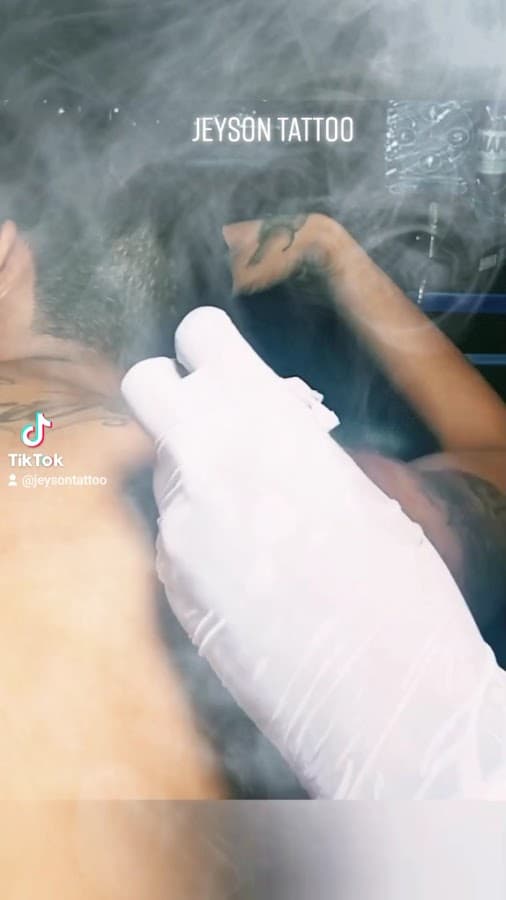 Jeyson Tattoo — foto