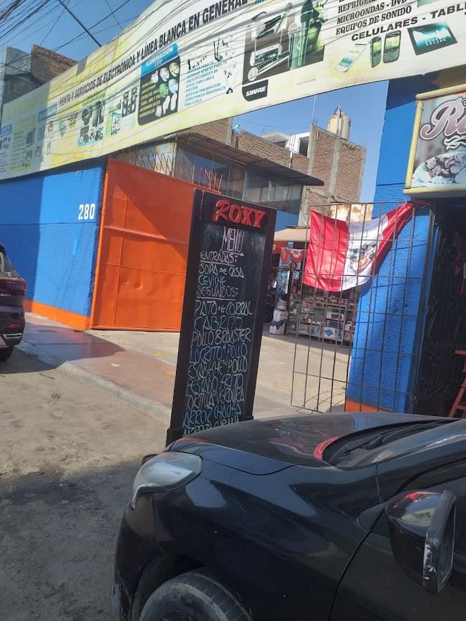 CENTRO COMERCIAL DE ELECTRONICA LA COCHERA — foto