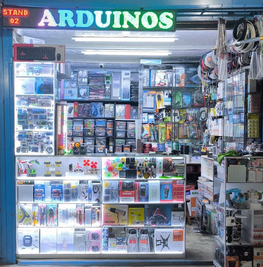 CENTRO COMERCIAL DE ELECTRONICA LA COCHERA — foto