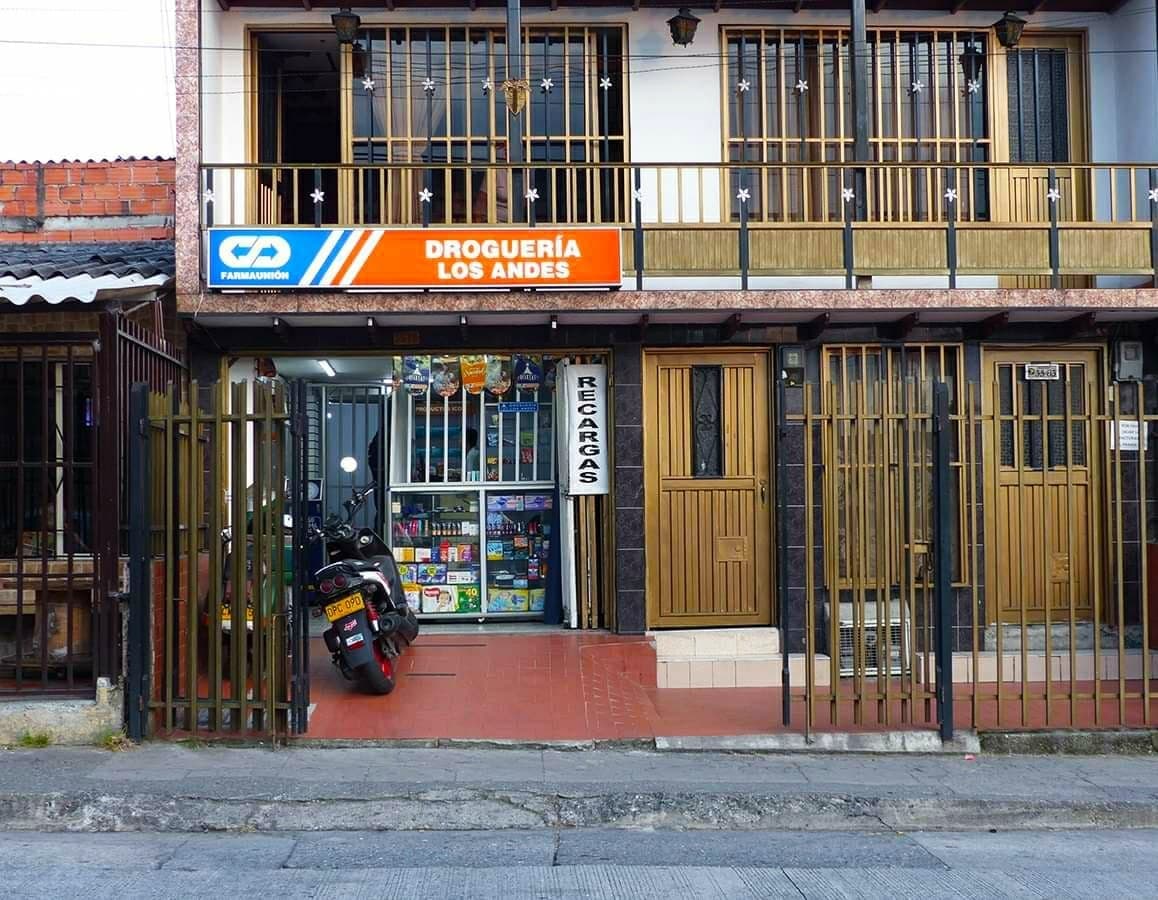 Drogueria Los Andes — foto