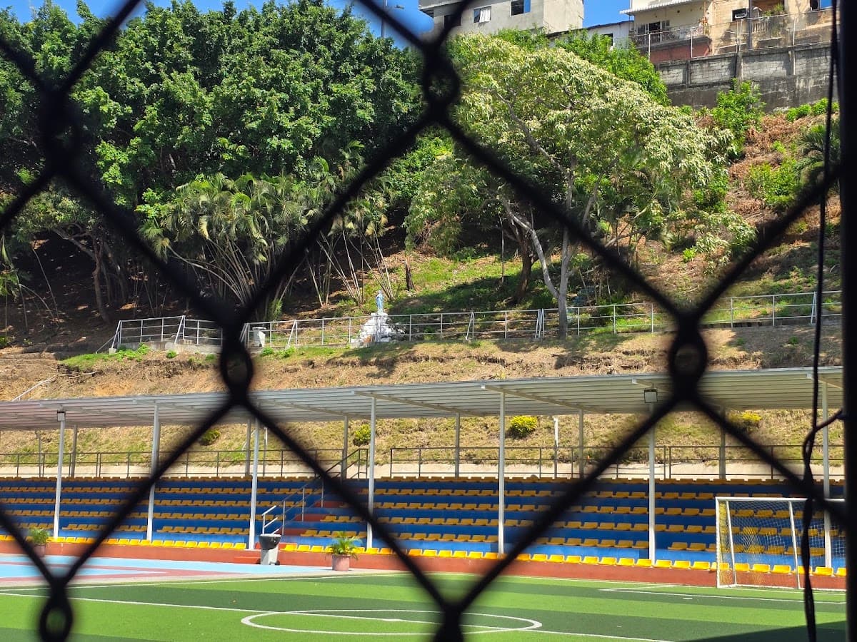 Unidad Educativa José Domingo de Santistevan de la Junta de Beneficencia de Guayaquil — foto