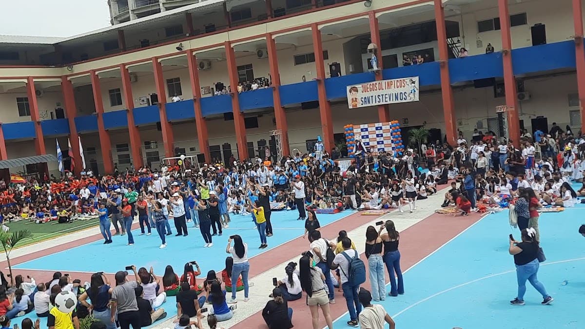 Unidad Educativa José Domingo de Santistevan de la Junta de Beneficencia de Guayaquil — foto